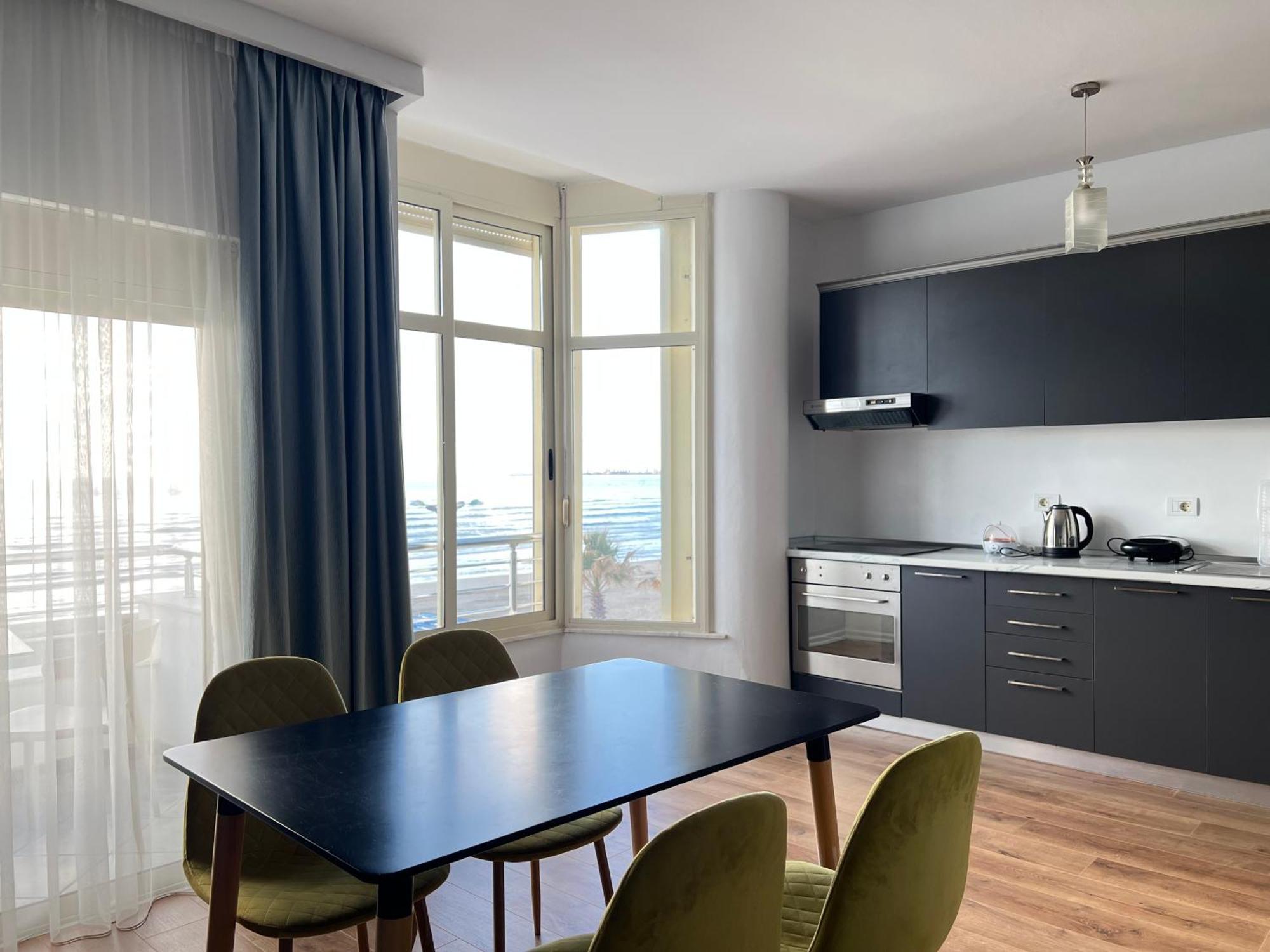 Wave Beachfront * Durrës