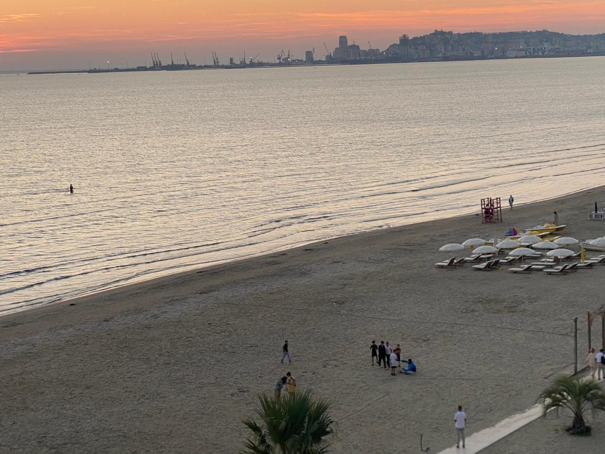 Wave Beachfront * Durrës